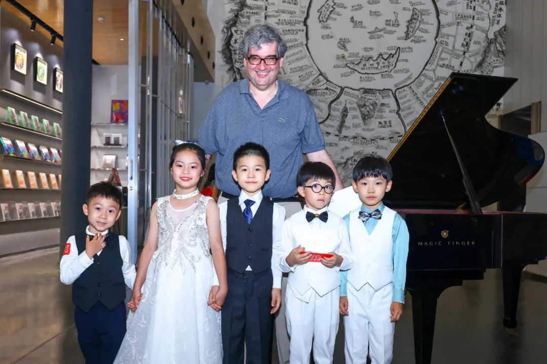 News flash 丨Chinese magic finger elves first invited to the Brazilian Embassy in China art exchange activities